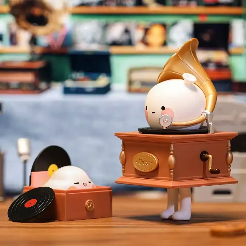 Ariana Grande merch figurine with a vintage gramophone design, cute and collectible music-themed decor.